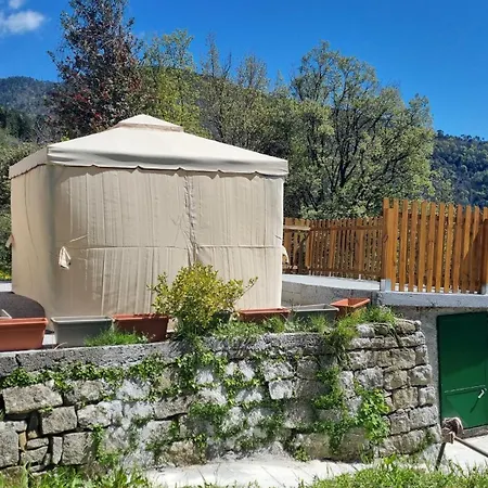 Tra Il Mare E I Monti