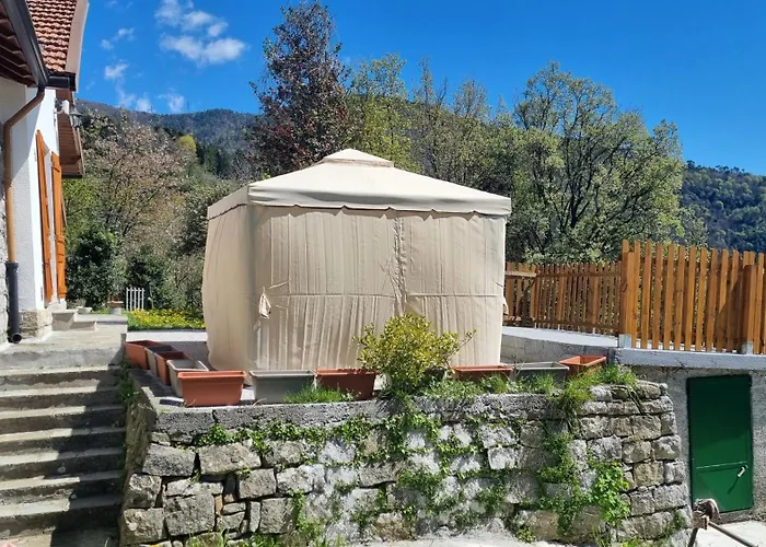 Tra Il Mare E I Monti *