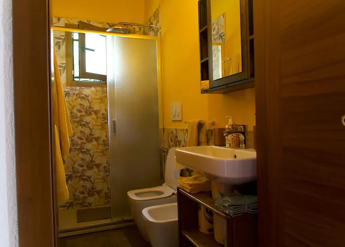 Tra Il Mare E I Monti Hébergement de vacances *