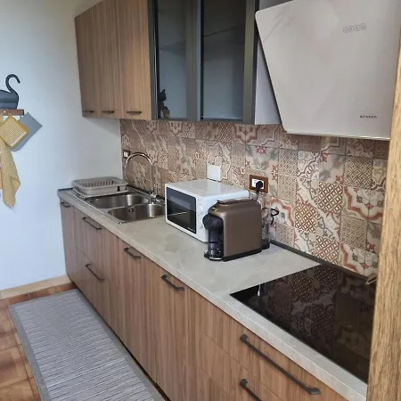 Tra Il Mare E I Monti *