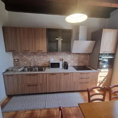 Tra Il Mare E I Monti