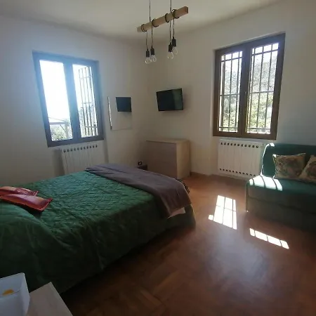 בית נופש Tra Il Mare E I Monti סנרמו