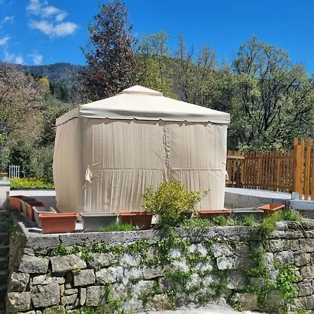 Tra Il Mare E I Monti *