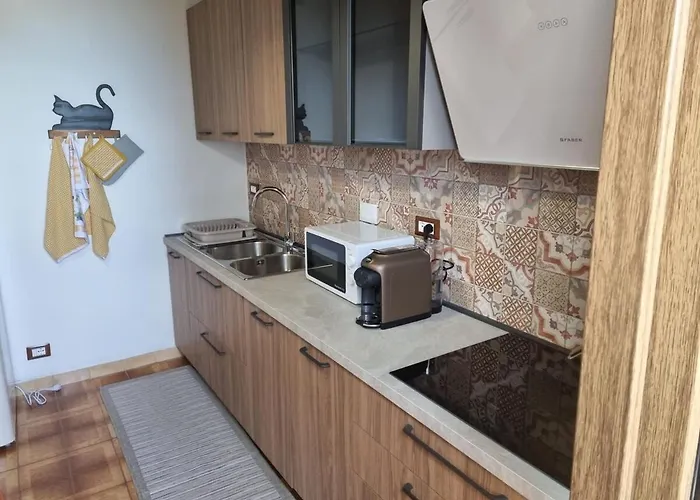 Tra Il Mare E I Monti *