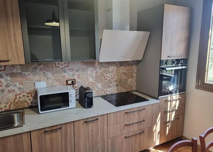 Tra Il Mare E I Monti * Sanremo