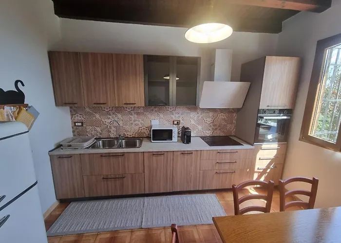 Tra Il Mare E I Monti